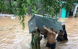 Công an Quảng Ninh nỗ lực giúp người dân chống bão
